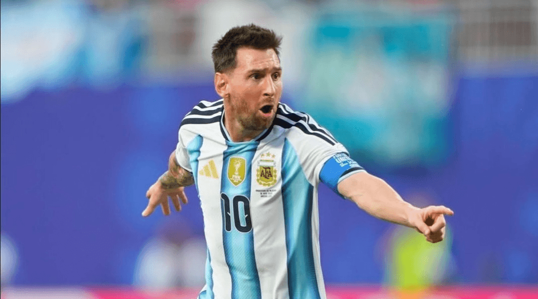 Messi iguala Klose como maior artilheiro das Copas após hat-trick na estreia