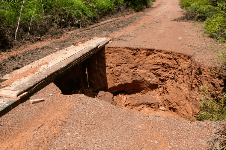 Justiça determina que governo federal recupere trecho da BR-163 que deixa comunidades isoladas em Oriximiná