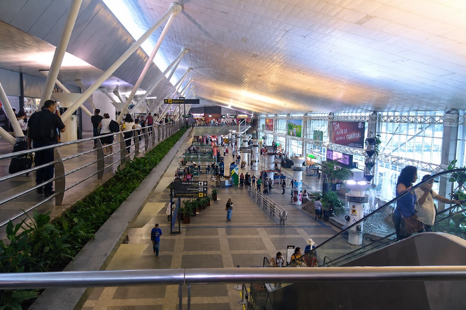 Mulher de Serra Leoa vive há meses no Aeroporto de Belém e MPF cobra assistência