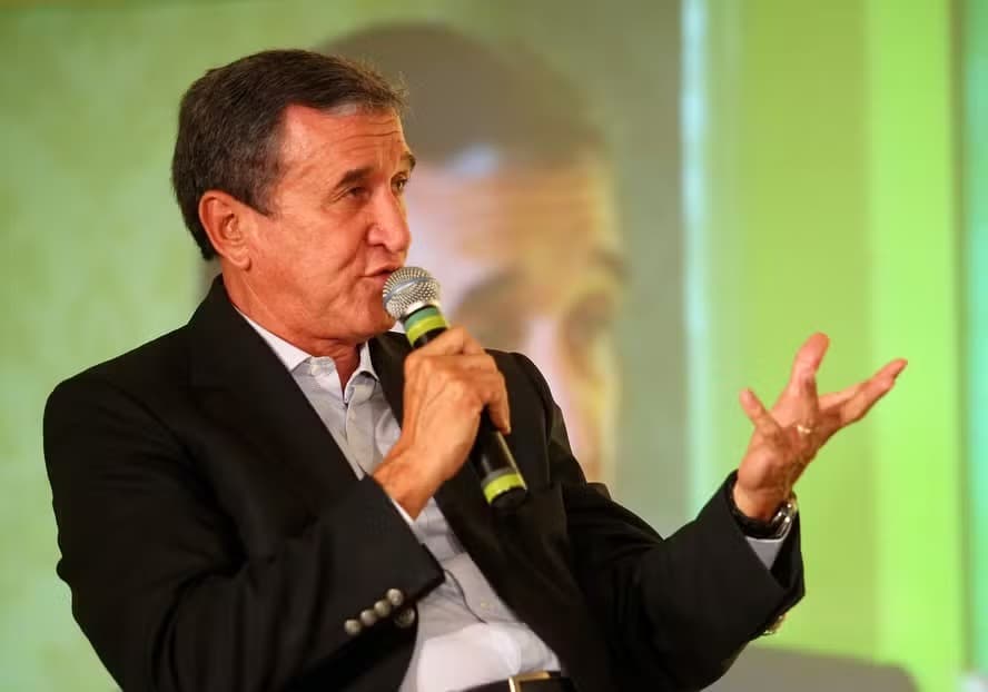 Carlos Alberto Parreira está na UTI, respira com ajuda de aparelhos e tem quadro de inflamação pulmonar
