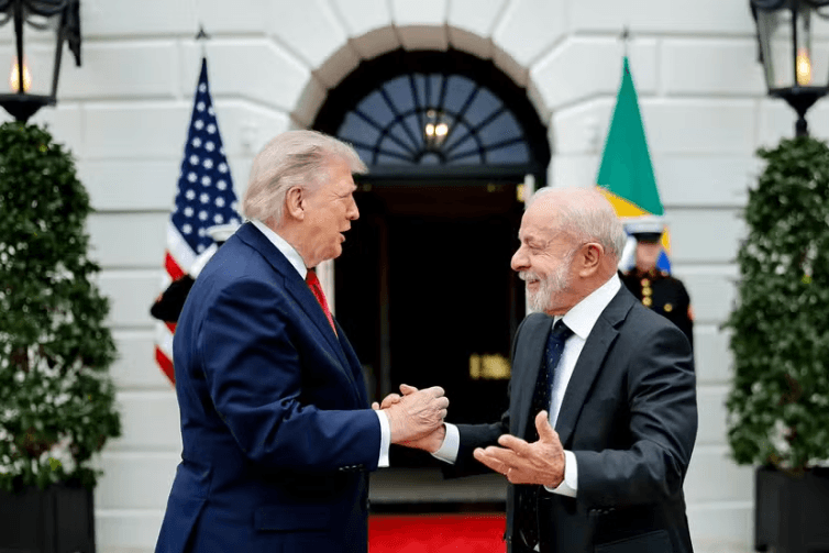 Trump chama Lula de 'muito volátil' e diz que 'não poderia se importar menos' com o brasileiro