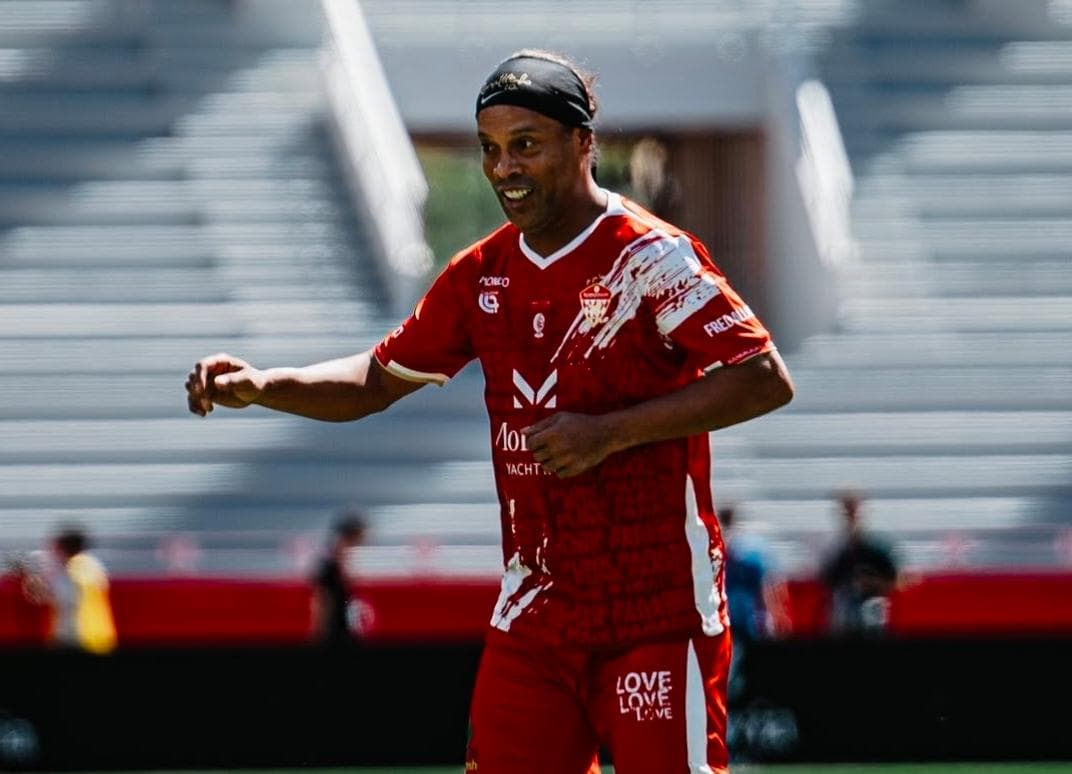 Ronaldinho Gaúcho volta ao futebol aos 46 anos para jogar na terceira divisão da Itália