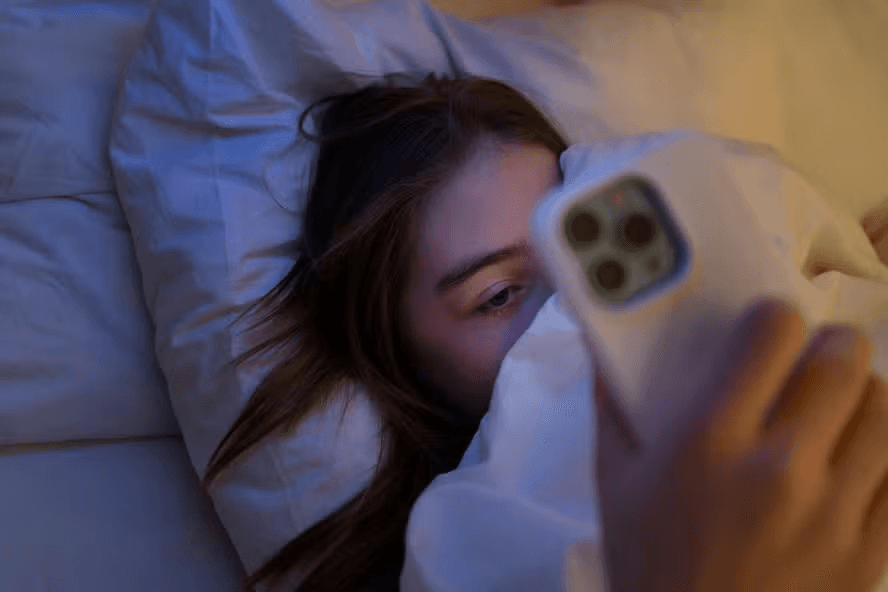 Dormir mal está ligado ao aumento do risco de câncer em pessoas com menos de 50 anos