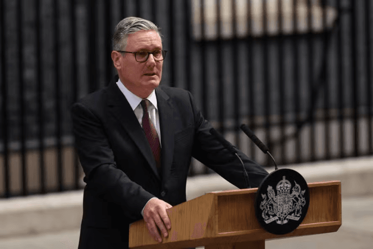 Keir Starmer anuncia renúncia ao cargo de primeiro-ministro do Reino Unido e à liderança do Partido Trabalhista