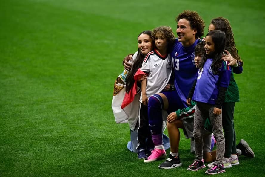 Guillermo Ochoa estreia em sua sexta Copa do Mundo e se despede da torcida no Azteca