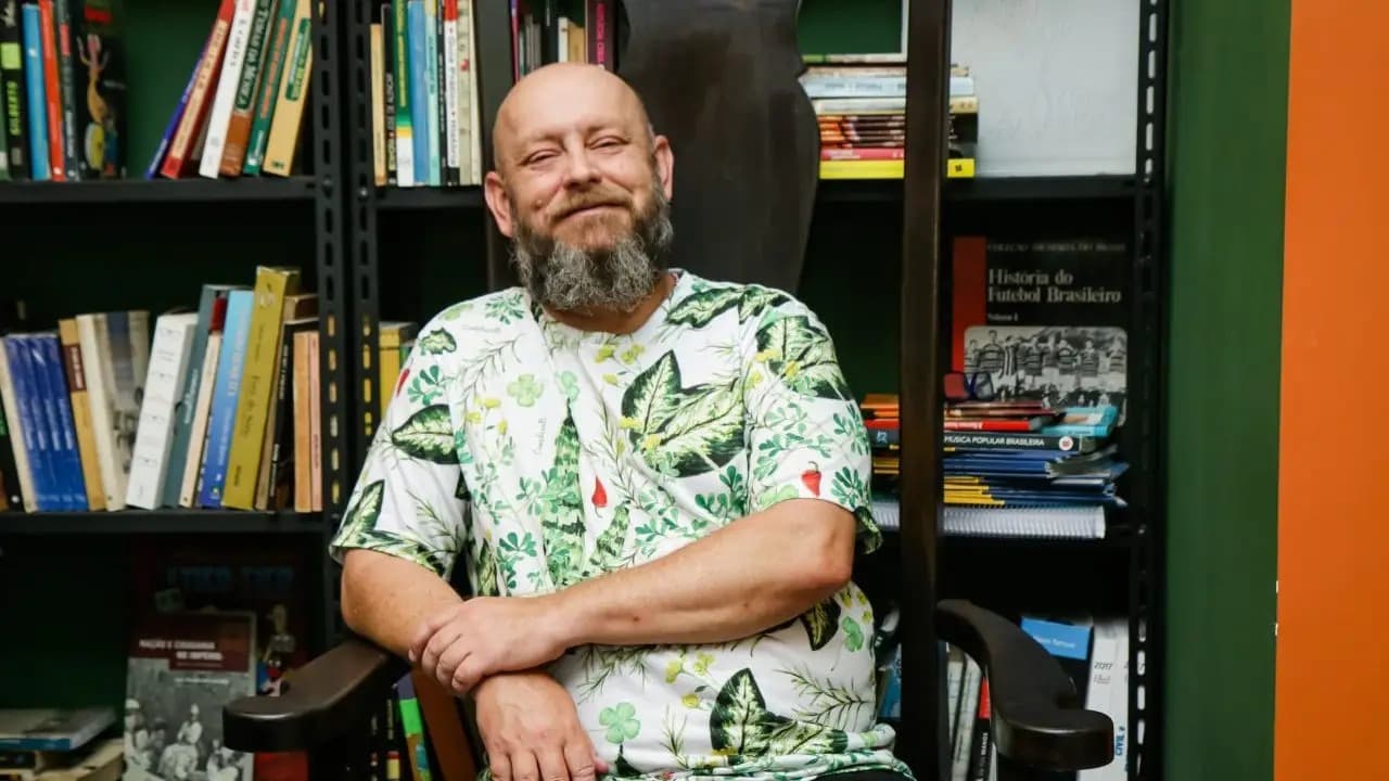 Historiador Luiz Antonio Simas debate patrimônio popular e encantarias no Auditório do Polo Mercedários, em Belém