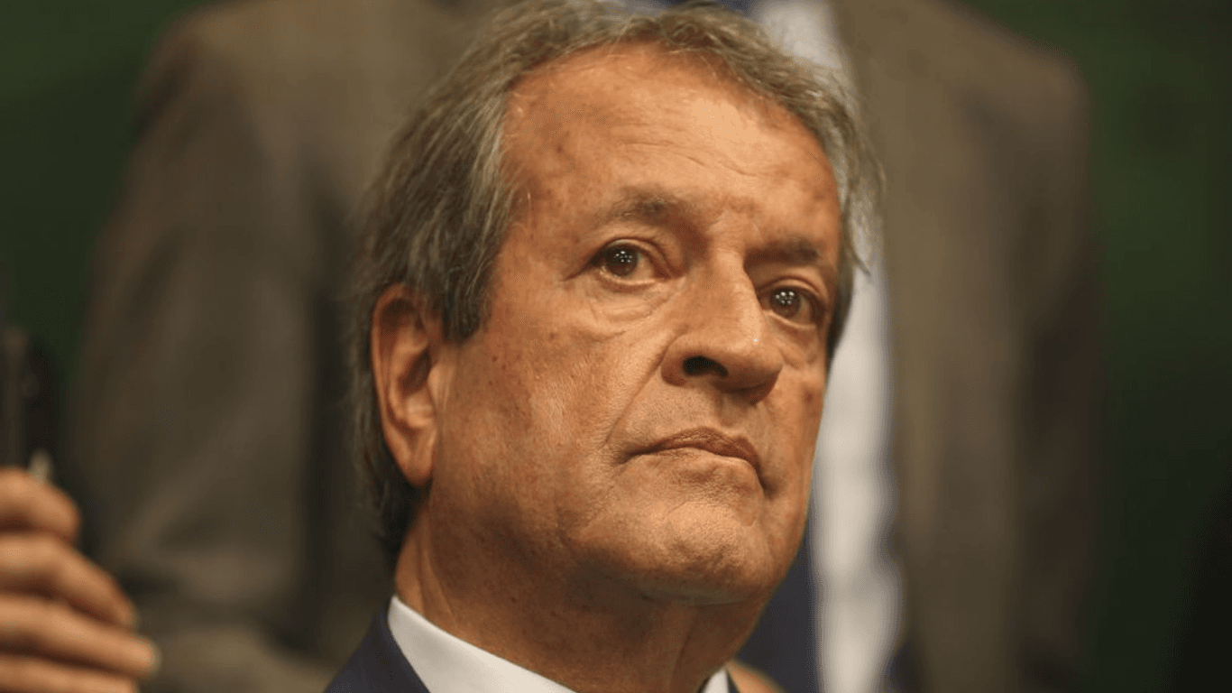 Valdemar antecipa retorno ao Brasil para tentar encerrar crise entre Michelle Bolsonaro e Flávio Bolsonaro no PL