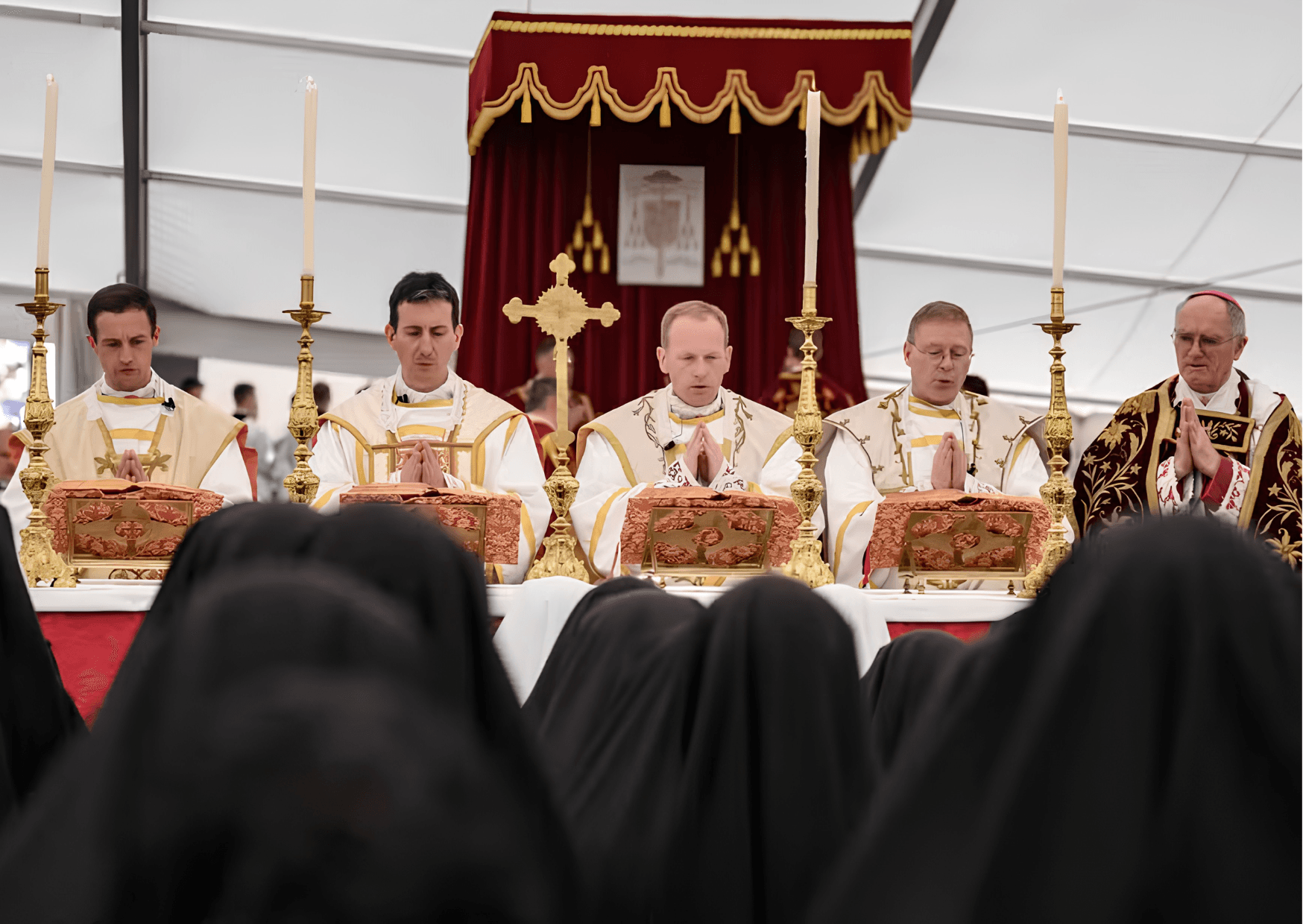 Vaticano declara Fraternidade São Pio X em cisma e excomunga bispos do grupo