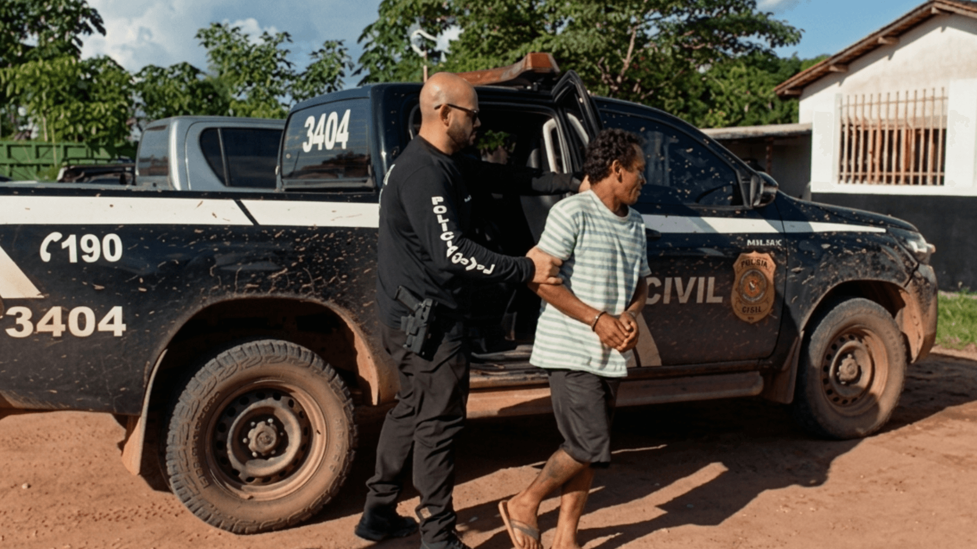 Líder indígena é preso após tentar matar companheira com golpe de facão em Tomé-Açu