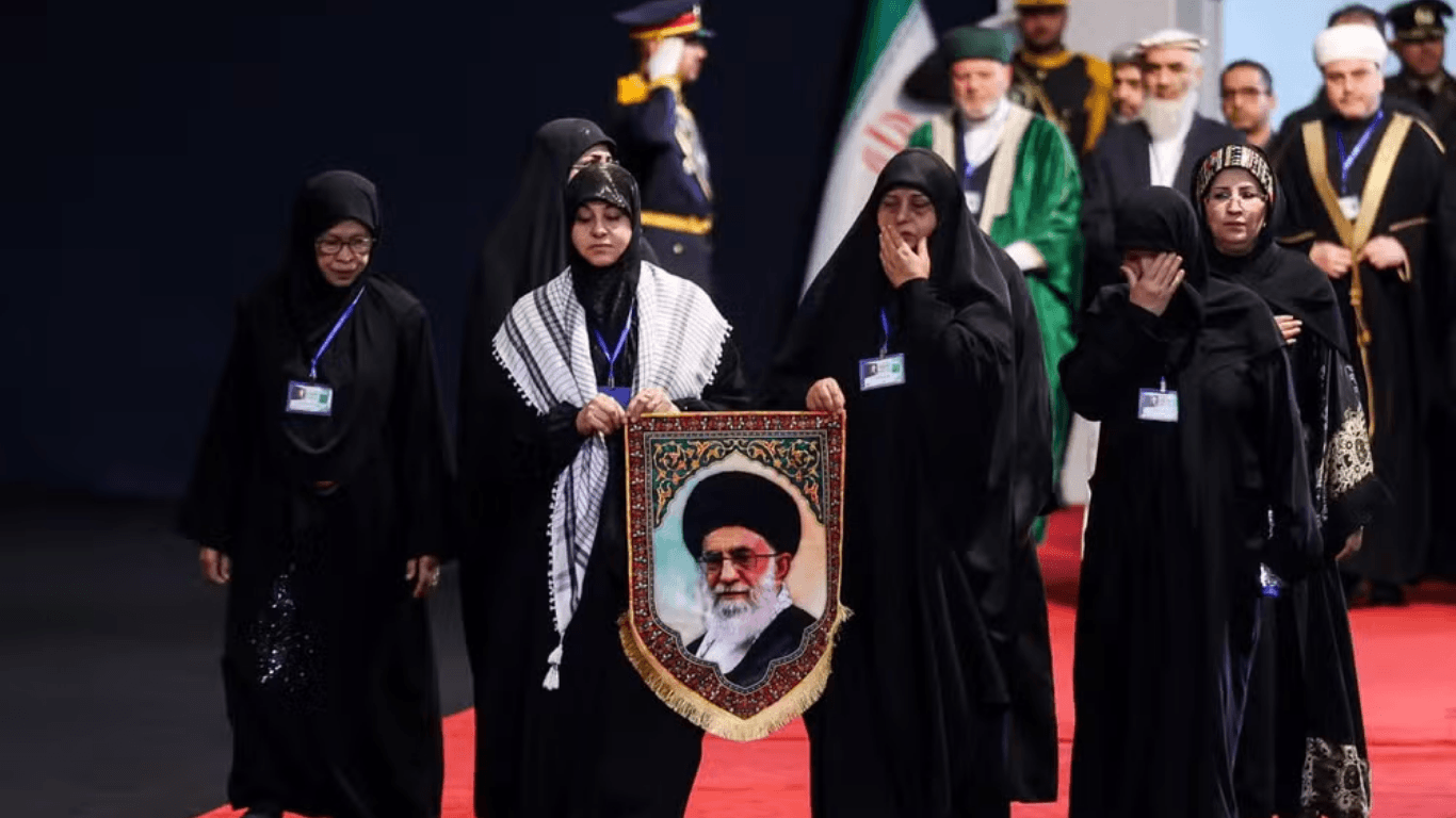 Funeral de Ali Khamenei começa em Teerã com cortejo de sete dias e forte esquema de segurança