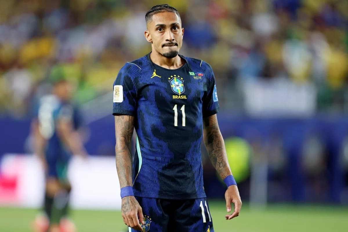 Raphinha inicia transição no gramado, mas segue como dúvida da Seleção contra a Noruega