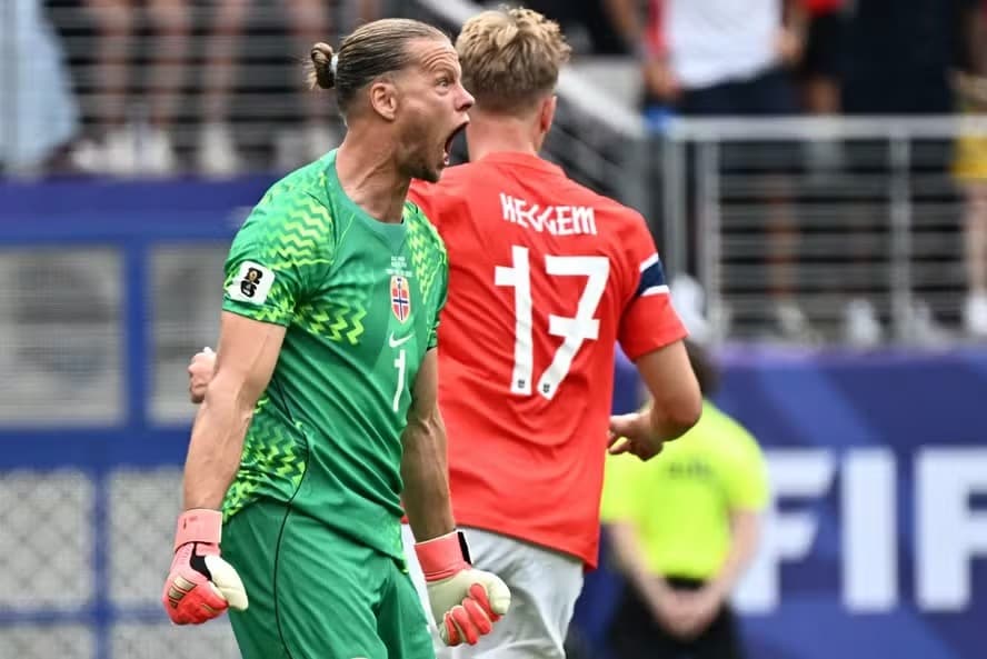 Paredão da Noruega que eliminou o Brasil na Copa está desempregado após deixar o Sevilla