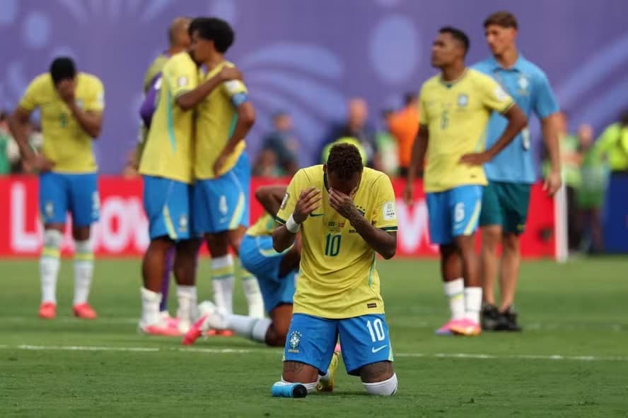 Neymar desaba em campo e indica fim da linha na Seleção: "Agora acabou"