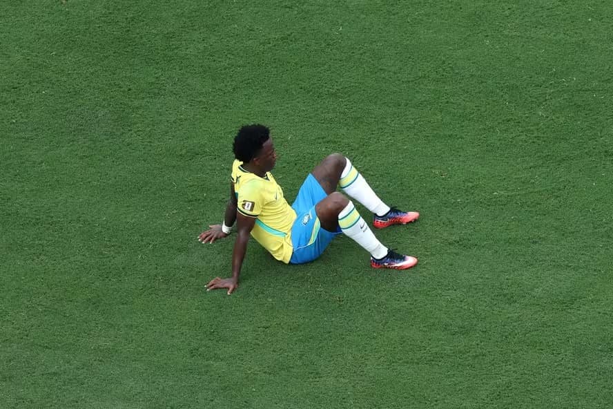 Vini Jr. fala sobre escolha de Bruno Guimarães para pênalti e nega vaidade: 'Nunca quis a artilharia'