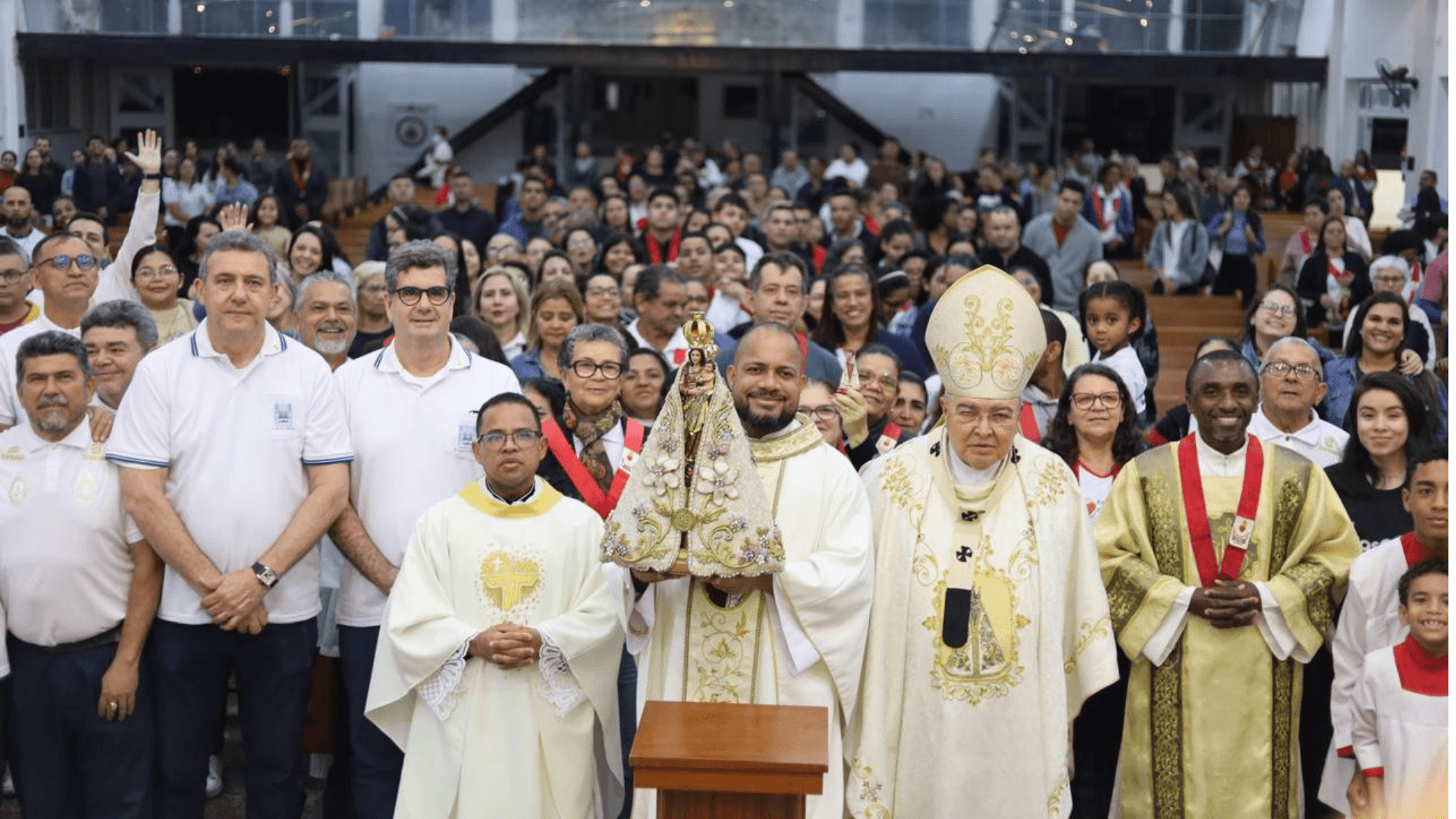 Imagem Peregrina de Nossa Senhora de Nazaré percorre igrejas, hospitais e pontos turísticos do Rio