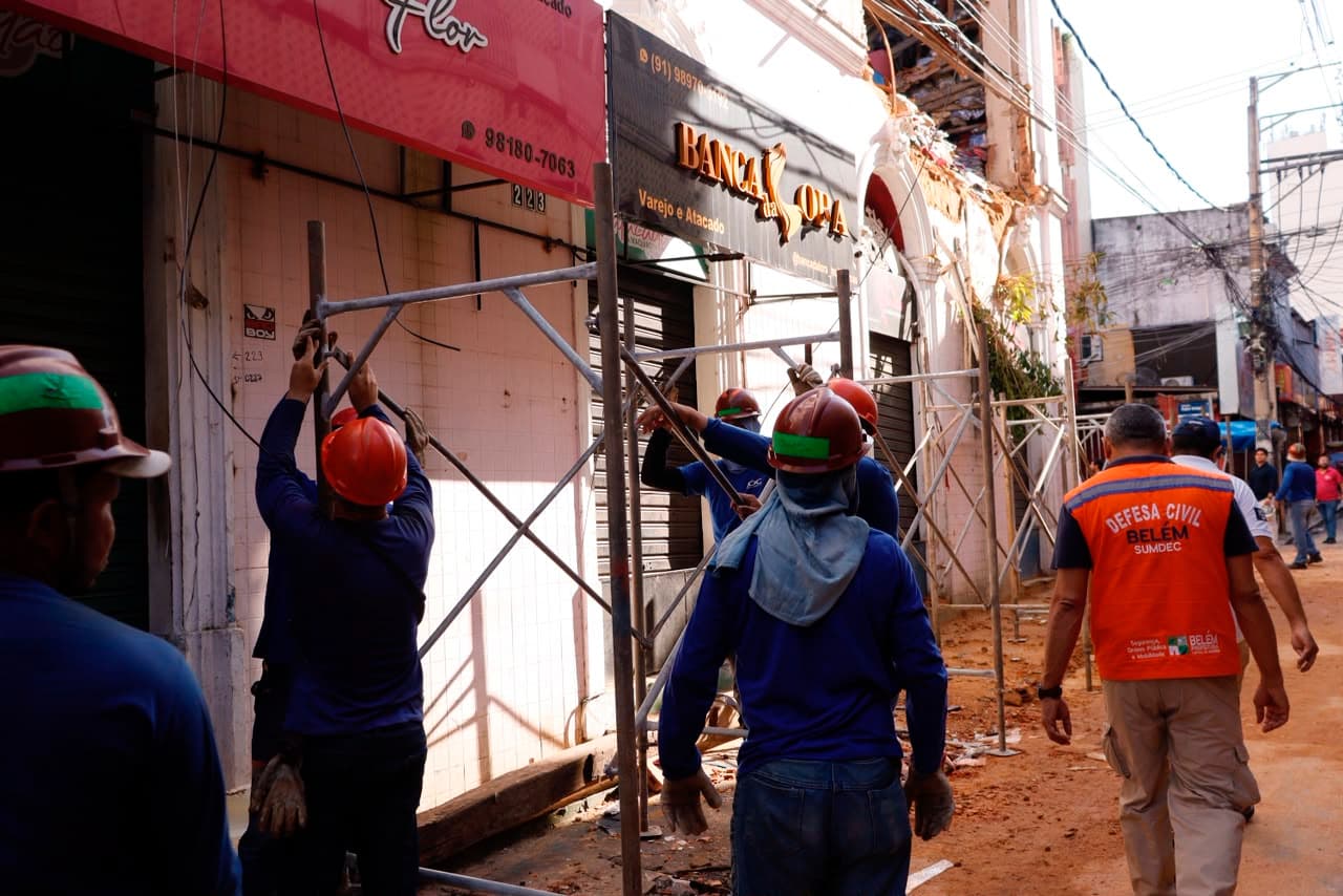 Circulação de pedestres é liberada na região onde casarão desabou no centro comercial de Belém