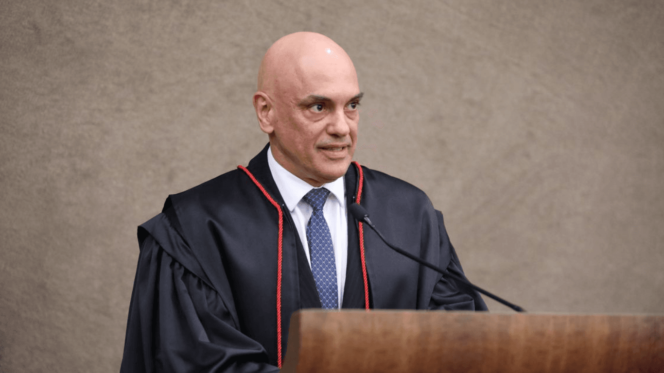 Moraes diz que determinou operação da PF após Bolsonaro apresentar dados divergentes sobre armas