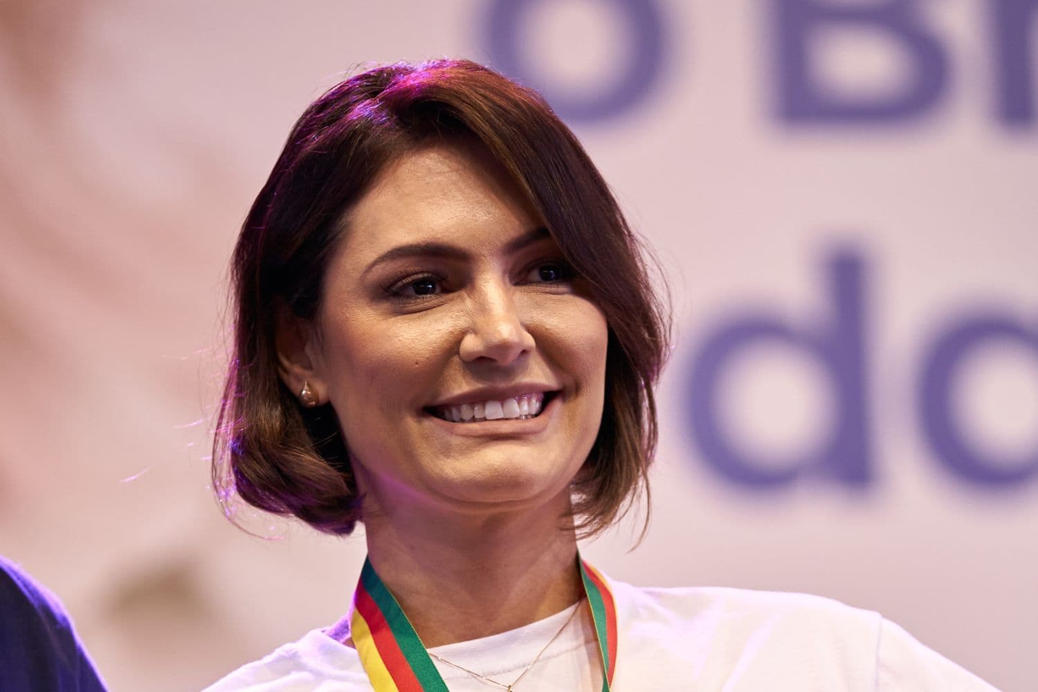 Michelle antecipa lançamento de novo perfil nas redes para mobilizar apoiadores diante de embate com Flávio e saída do PL Mulher