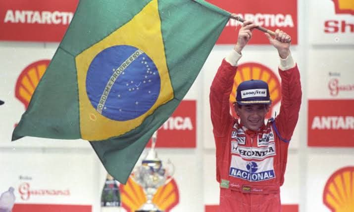 Ayrton Senna é reconhecido oficialmente como Herói da Pátria