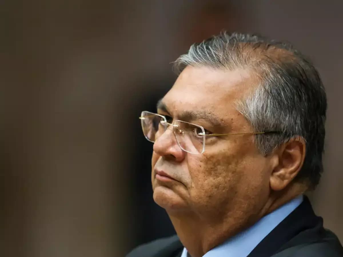 Dino bloqueia R$ 6 milhões de Eduardo Cunha após PF identificar indicação de emendas mesmo sem mandato