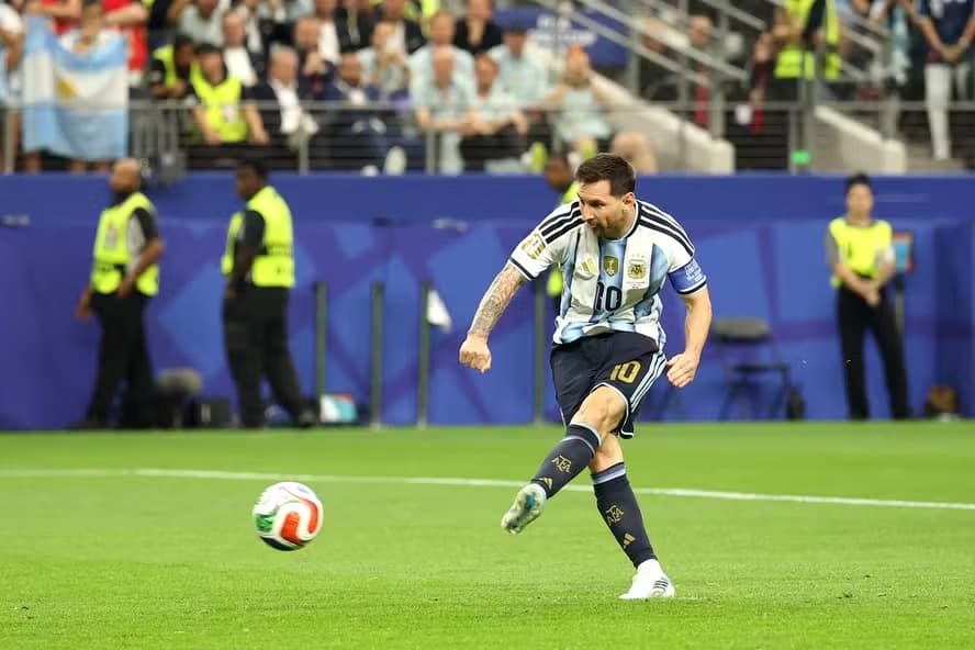 Com desgaste físico, Messi faz trabalho interno a dois dias de pegar a Inglaterra