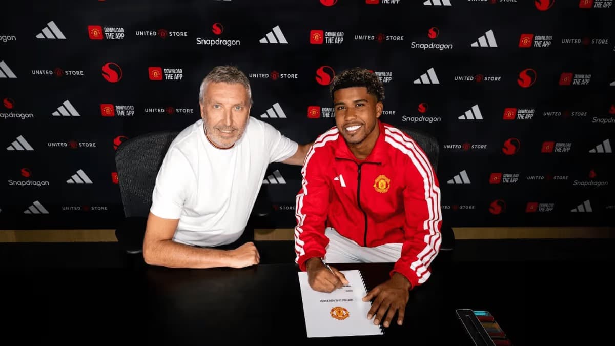 Brasileiro Andrey Santos é anunciado pelo Manchester United como reforço para o meio-campo