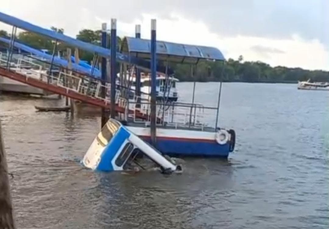 Quando o ônibus sai da pista, o problema vai muito além do acidente