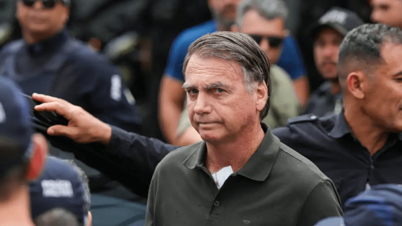 Bolsonaro tem crise de soluços por 36 horas, diz boletim médico enviado ao STF
