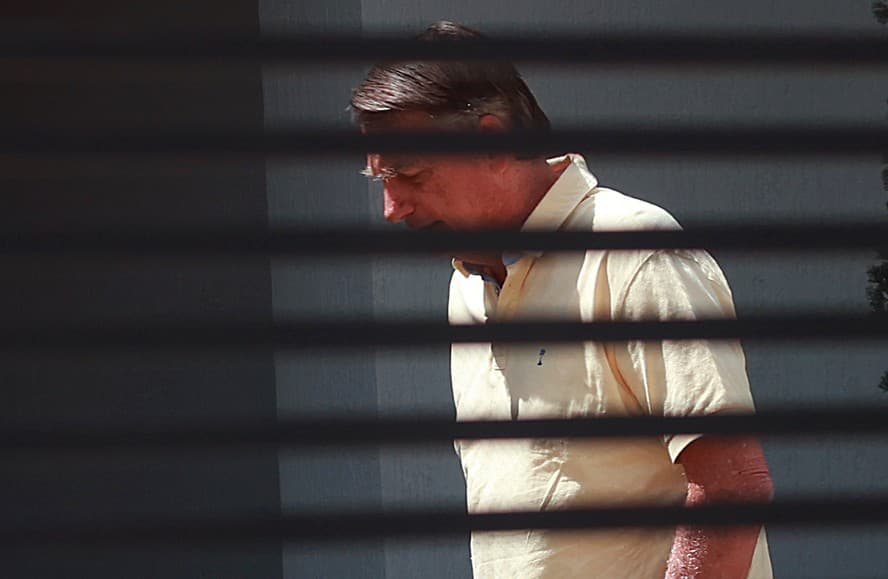 Moraes mantém Bolsonaro em prisão domiciliar após receber manifestações sobre carta lida por Flávio