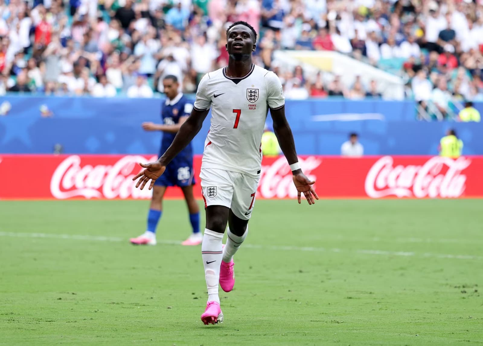 Em jogo de 10 gols, Inglaterra bate a França e garante o pódio na Copa do Mundo
