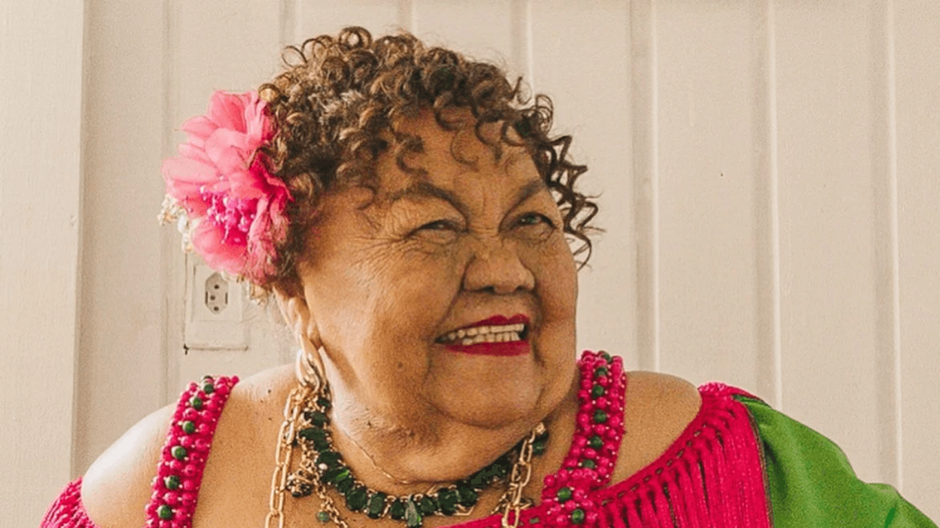 Aos 87 anos, Dona Onete recebe alta após mais de 10 dias internada