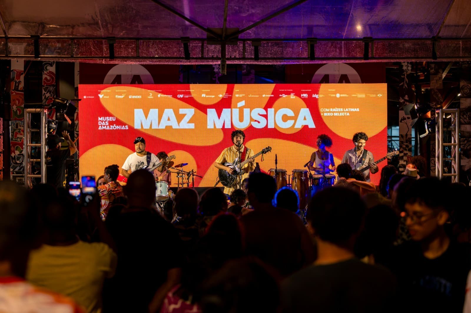 MAZ Música transforma ferryboat em pista de dança flutuante na baía do Guajará