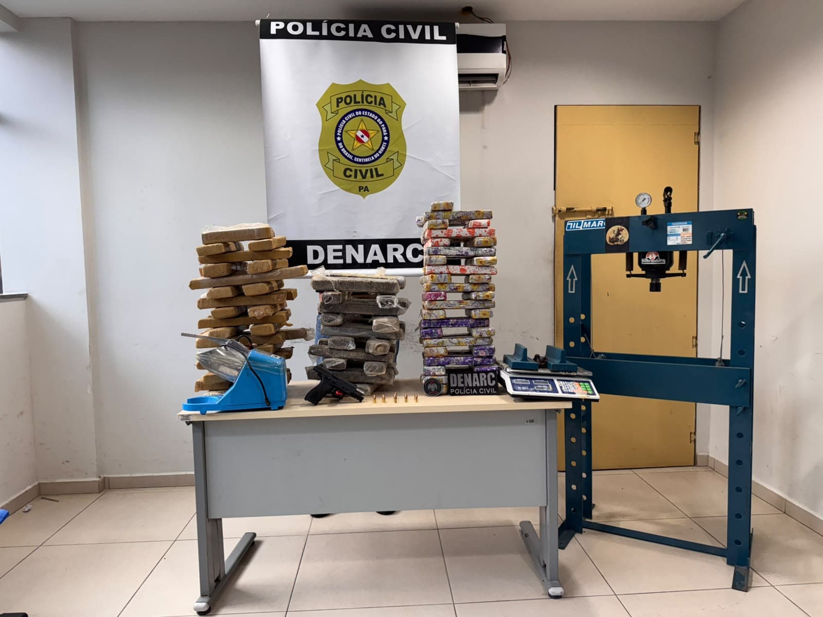 Polícia apreende 93 tabletes de maconha enterrados e prende dois homens no Pará
