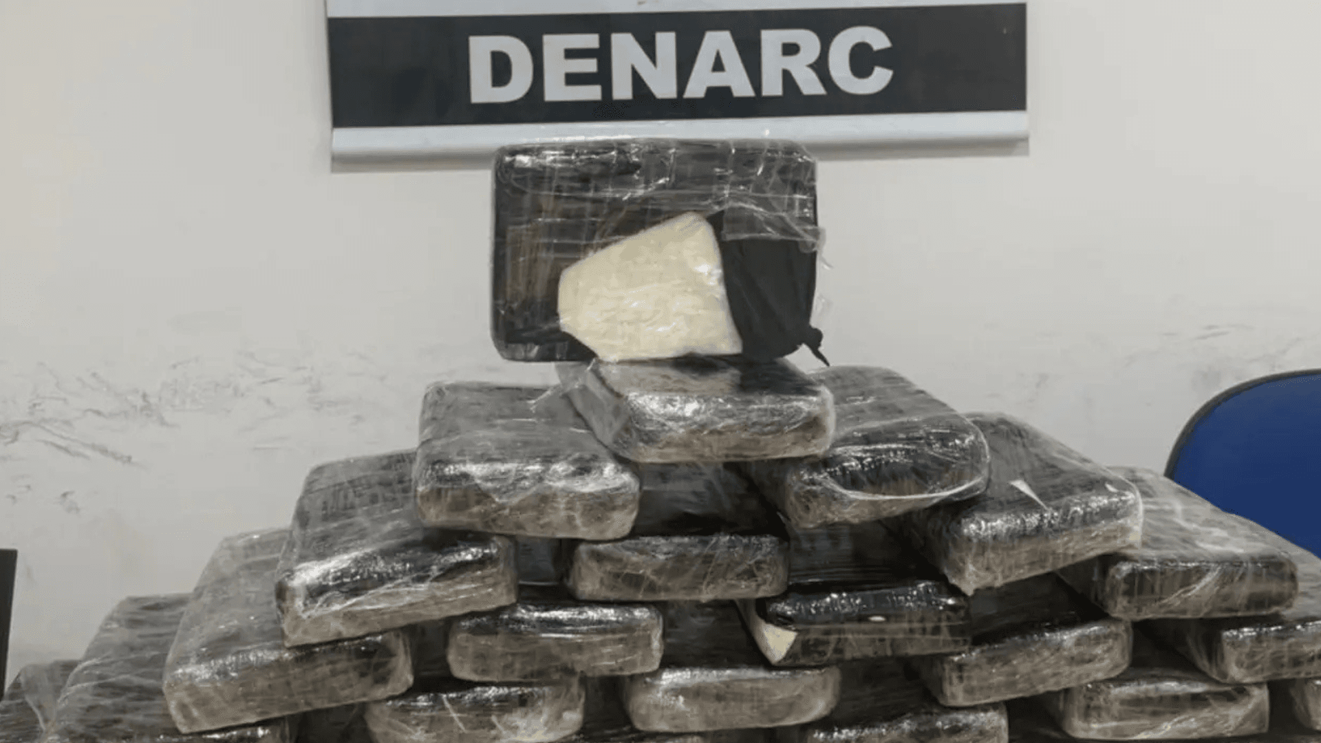 30 tabletes de cocaína são apreendidos após perseguição e fuga na Alça Viária