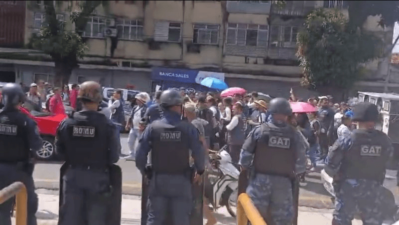 Agentes Comunitários de Saúde protestam em frente à Sesma, pelo pagamento do IFA