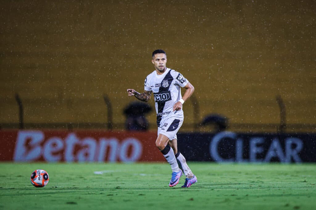 Alvo do Paysandu, Serginho acerta renovação com a Ponte Preta até o fim de 2026