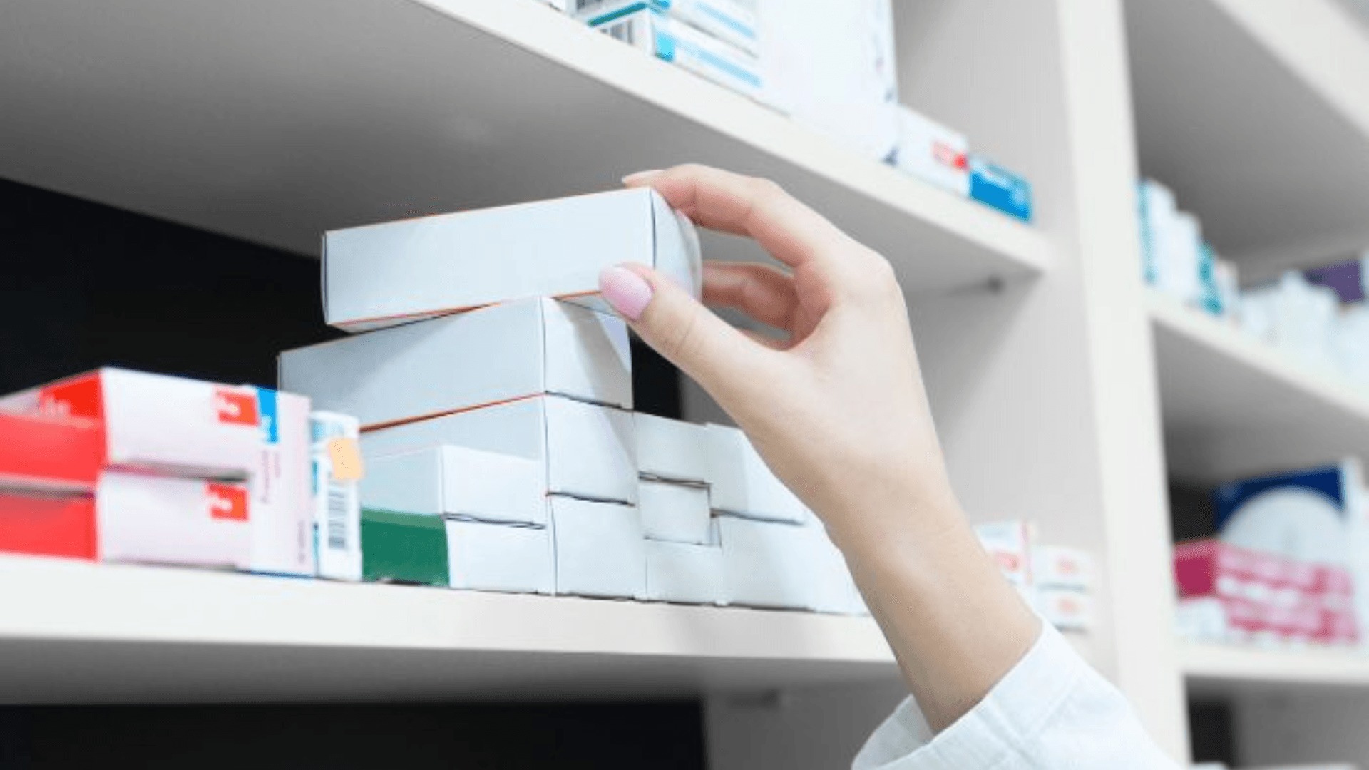 Anvisa determina recolhimento de medicamentos irregulares e proíbe lotes falsificados