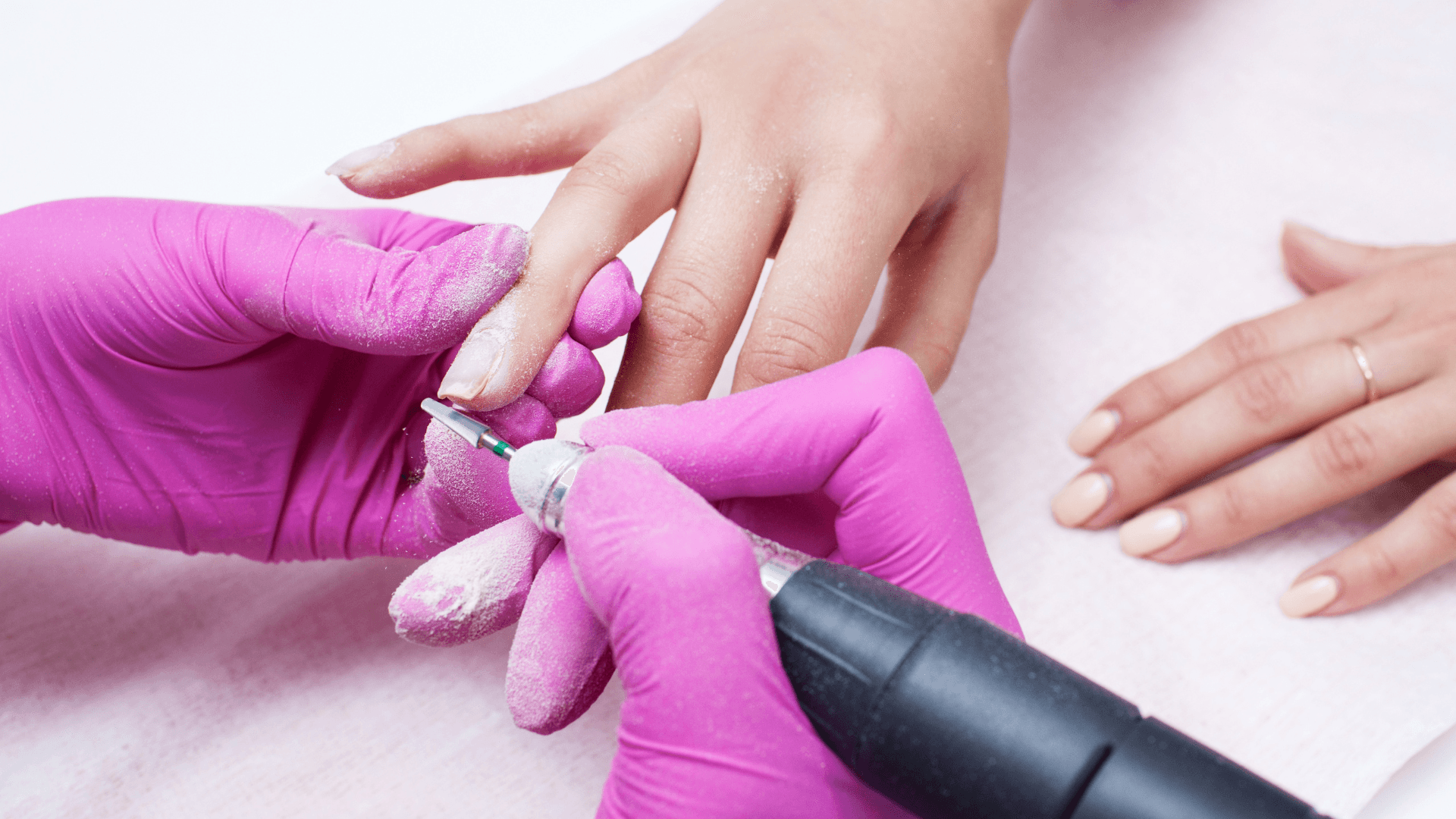 Anvisa proíbe duas substâncias utilizadas em produtos para unhas