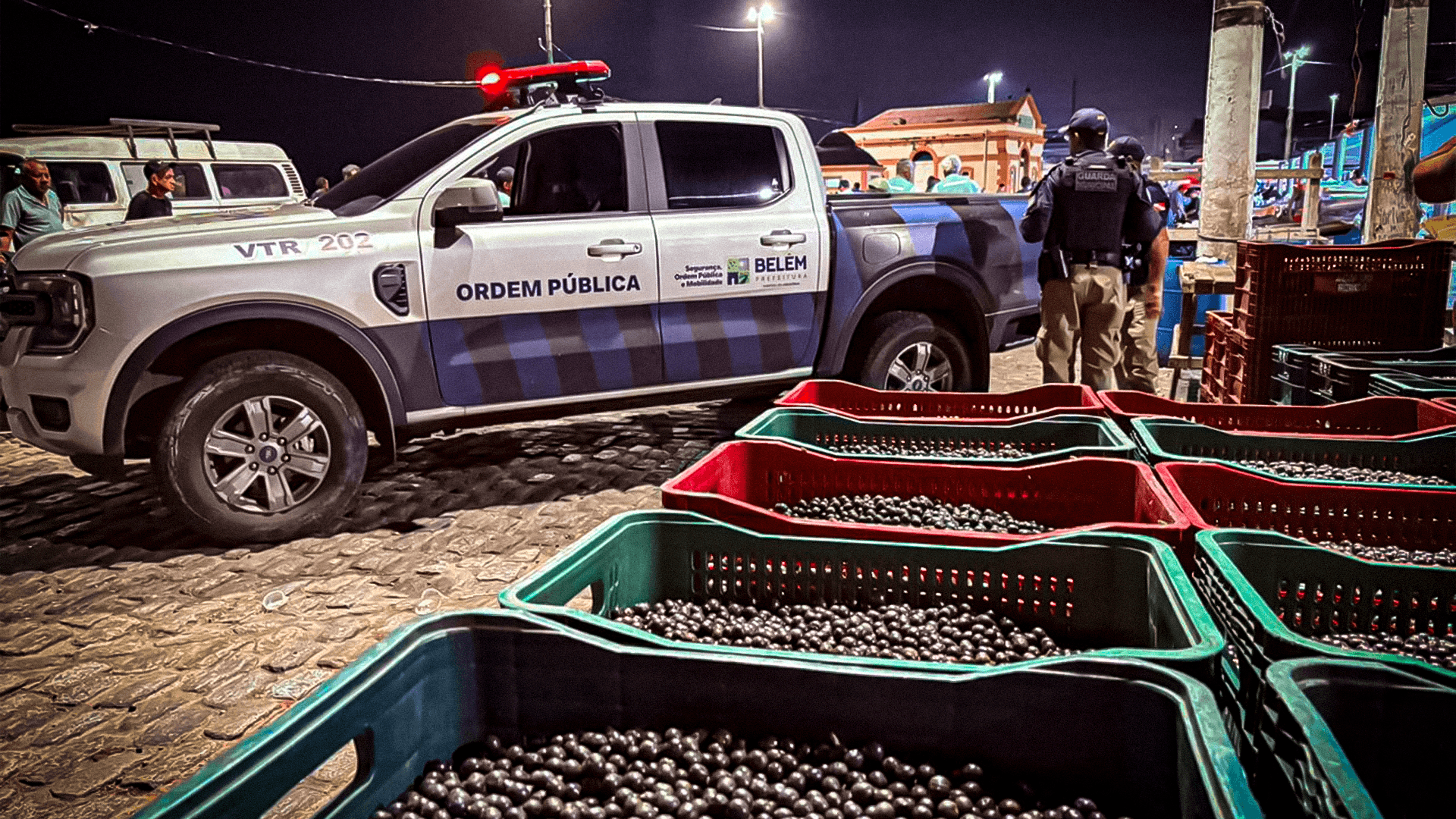 Após denúncias, Prefeitura de Belém realiza operação contra descarte irregular de açaí no Ver-o-Peso