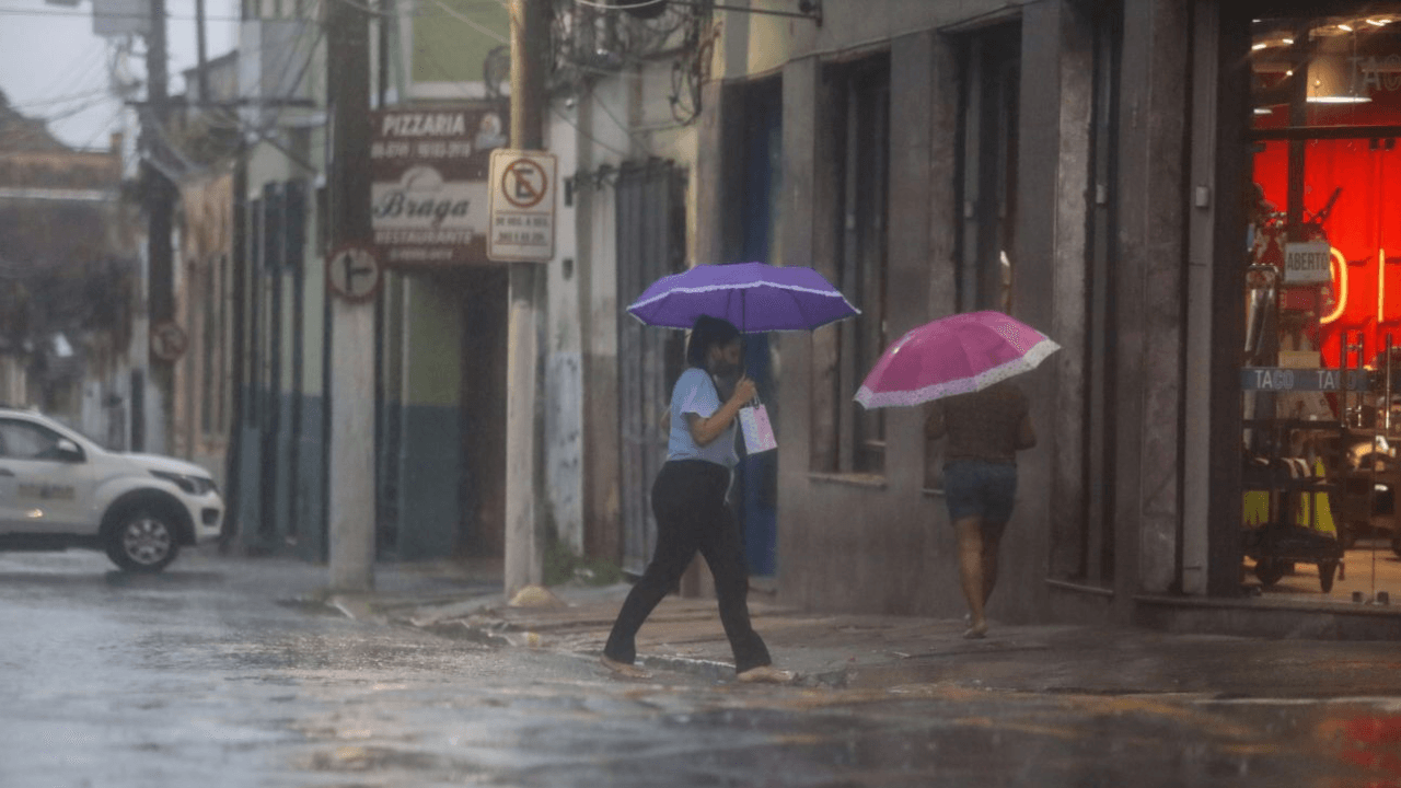 Após semanas de temporais, previsão indica chuva forte em Belém neste sábado (25)