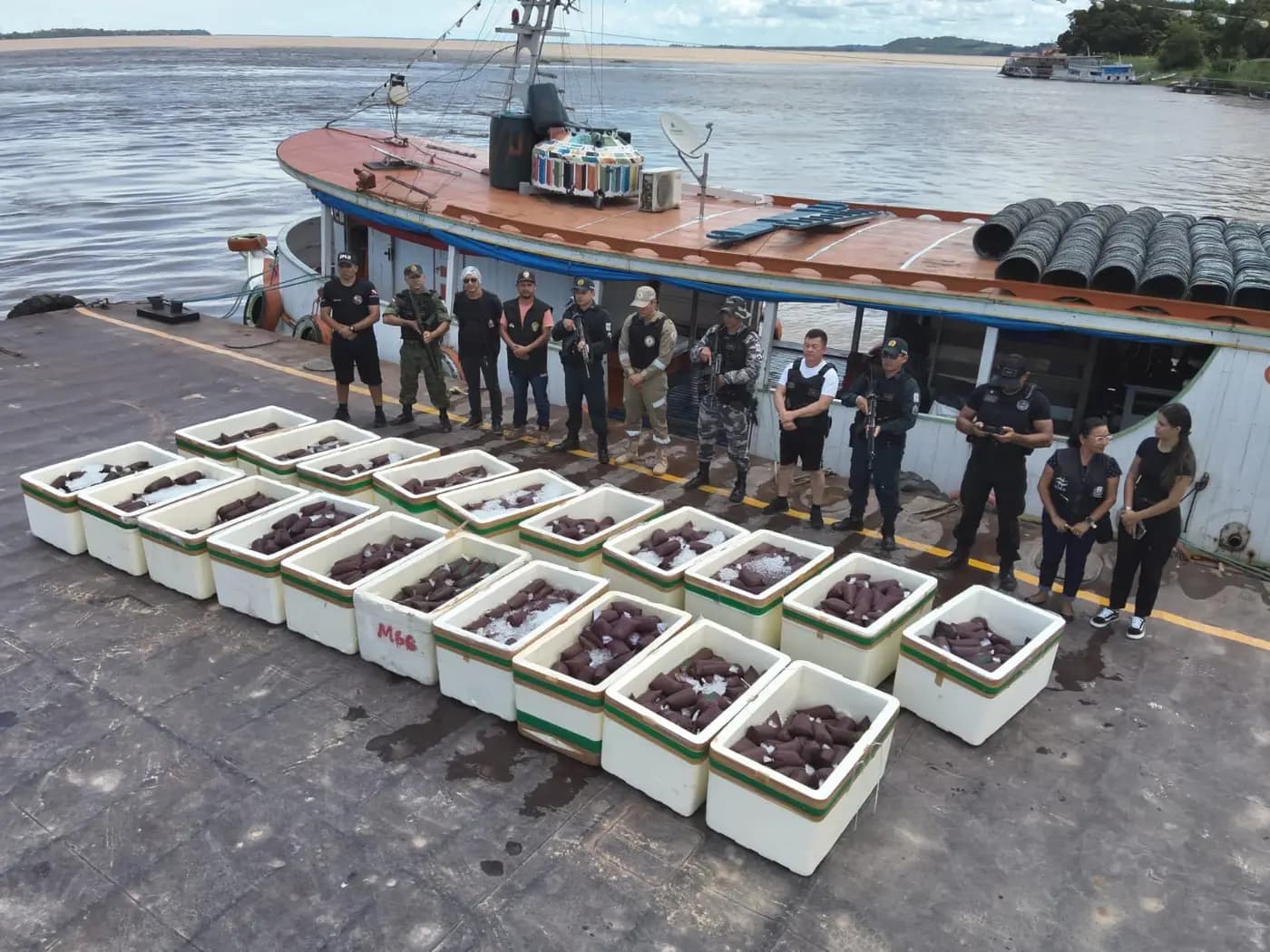 Apreensão de 2 mil litros de açaí irregular é registrada no estreito de Óbidos