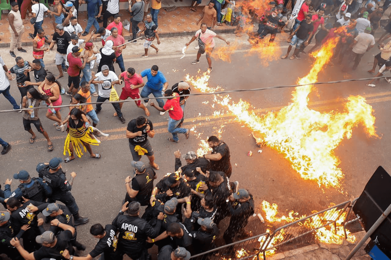 Audiência sobre aterro sanitário no Acará é encerrada após confusão generalizada; manifestantes atearam fogo perto de gerador