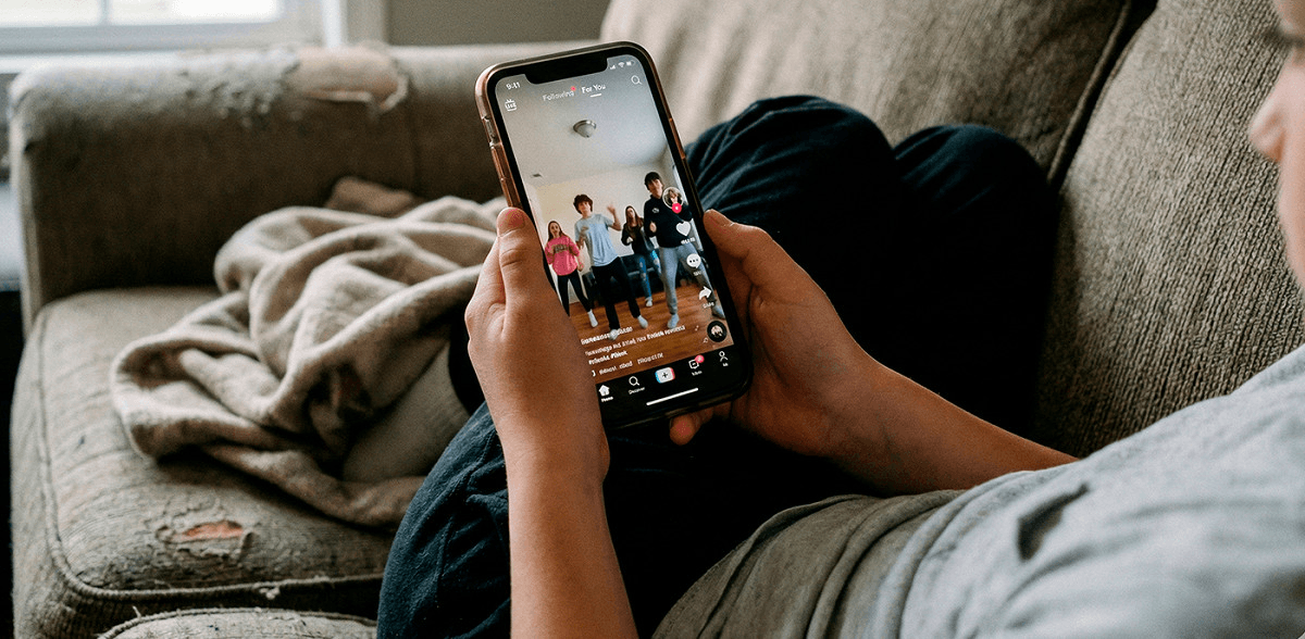 Austrália começa a exigir idade mínima de 16 anos para acessar redes sociais; plataformas podem ser multadas em até R$ 175 milhões