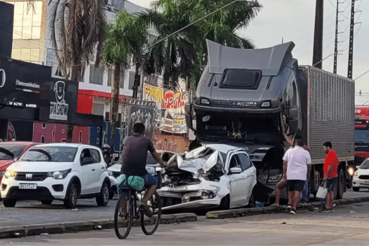 Avanço dos caminhões, apesar das restrições, transforma trânsito de Belém em rota de risco