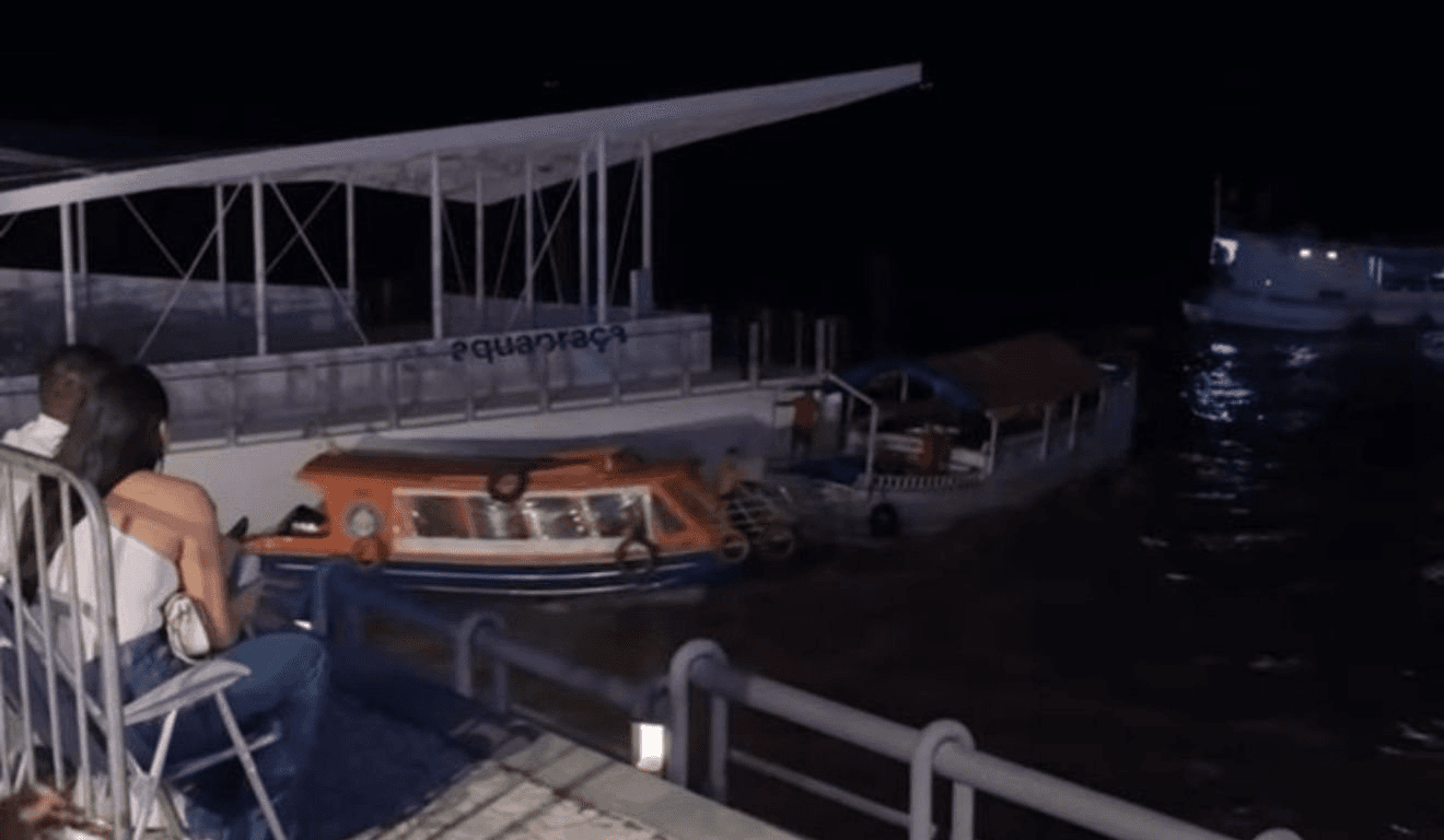 Barco colide com a AquaPraça em Belém; embarcação afundou