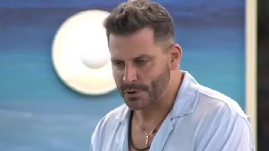 BBB 26: Henri Castelli diz que bebe vinho quando acorda; entenda quando álcool se torna problema