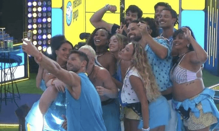 BBB26: Madrugada tem show de Anitta, primeiros beijos e desistência; veja tudo o que rolou