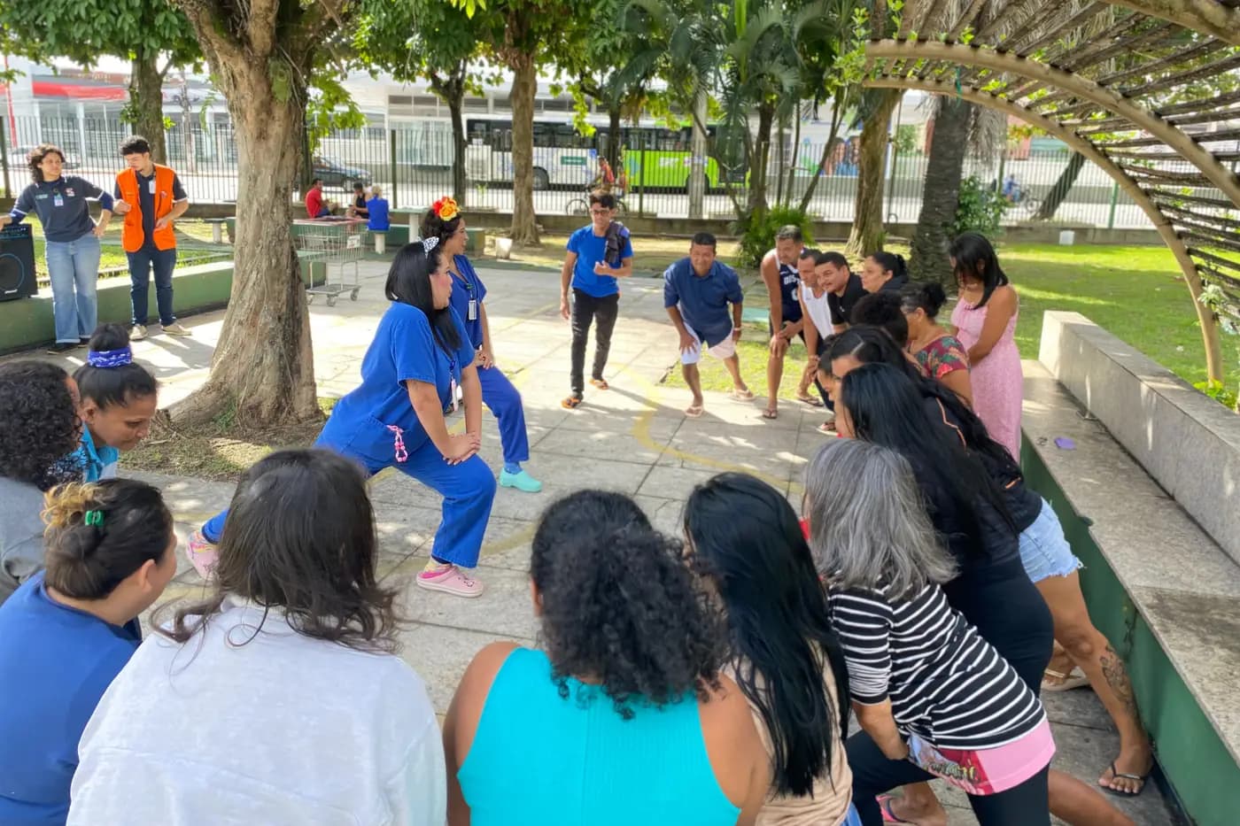 Bloquinho de Carnaval leva acolhimento e bem-estar a acompanhantes no Hospital Metropolitano
