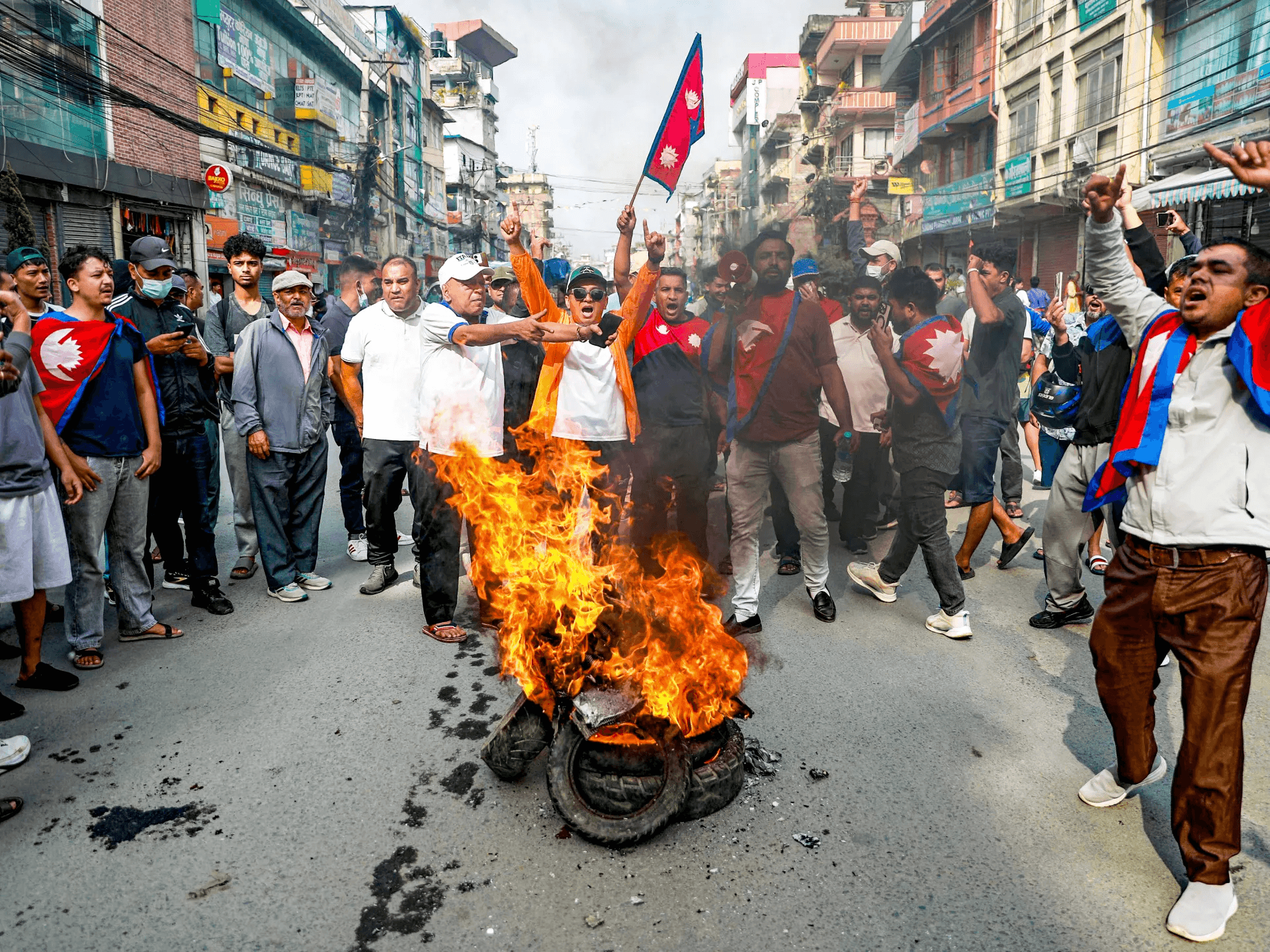 Bolsonaristas usam protestos no Nepal para atacar STF após decisão contra ex-presidente