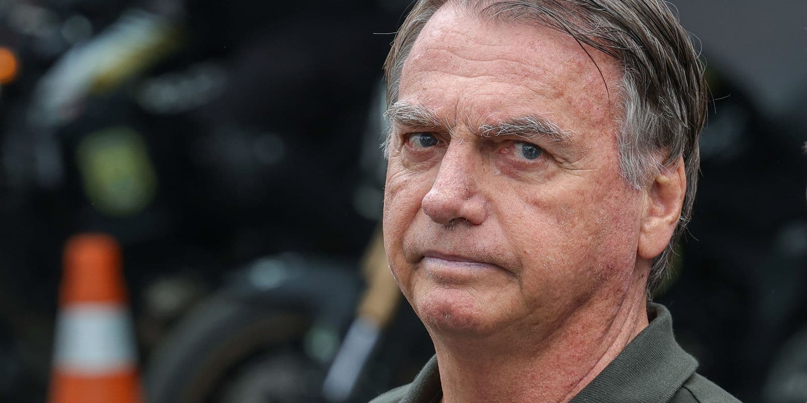 Bolsonaro passará a noite no hospital após passar mal